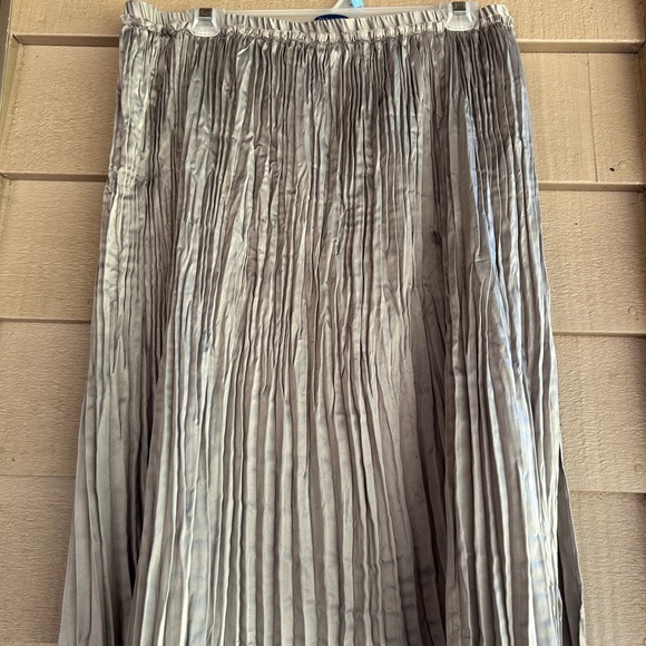 Sundance skirt acordian pleats silver elastic waistband - Picture 2 of 4